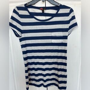 Cute blue and white striped t-shirt.